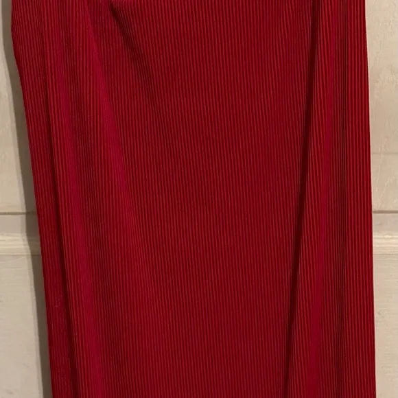 SHAPE RED PLISSE STRAPPY CUP DETAIL MIDAXI DRESS - Picture 7 of 8